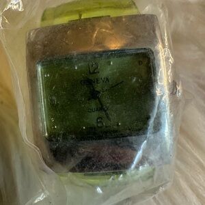 🩷5/$10 Geneva Green Square Watch